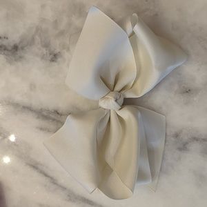 Cream/ivory bow (lg)